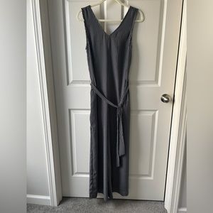 Max Studio sleeveless jumpsuit with tie belt at waist Black and white. Medium
